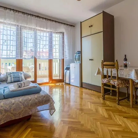 Apartment Studio In 39230 Crikvenica
