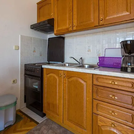 Apartment Studio In 39230 Crikvenica
